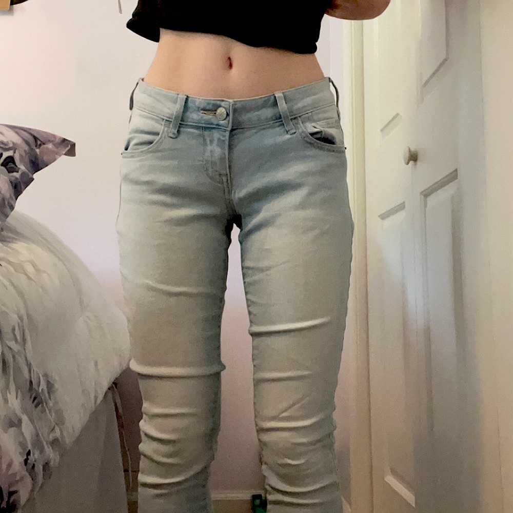 low rise old navy rockstar light wash skinny jeans